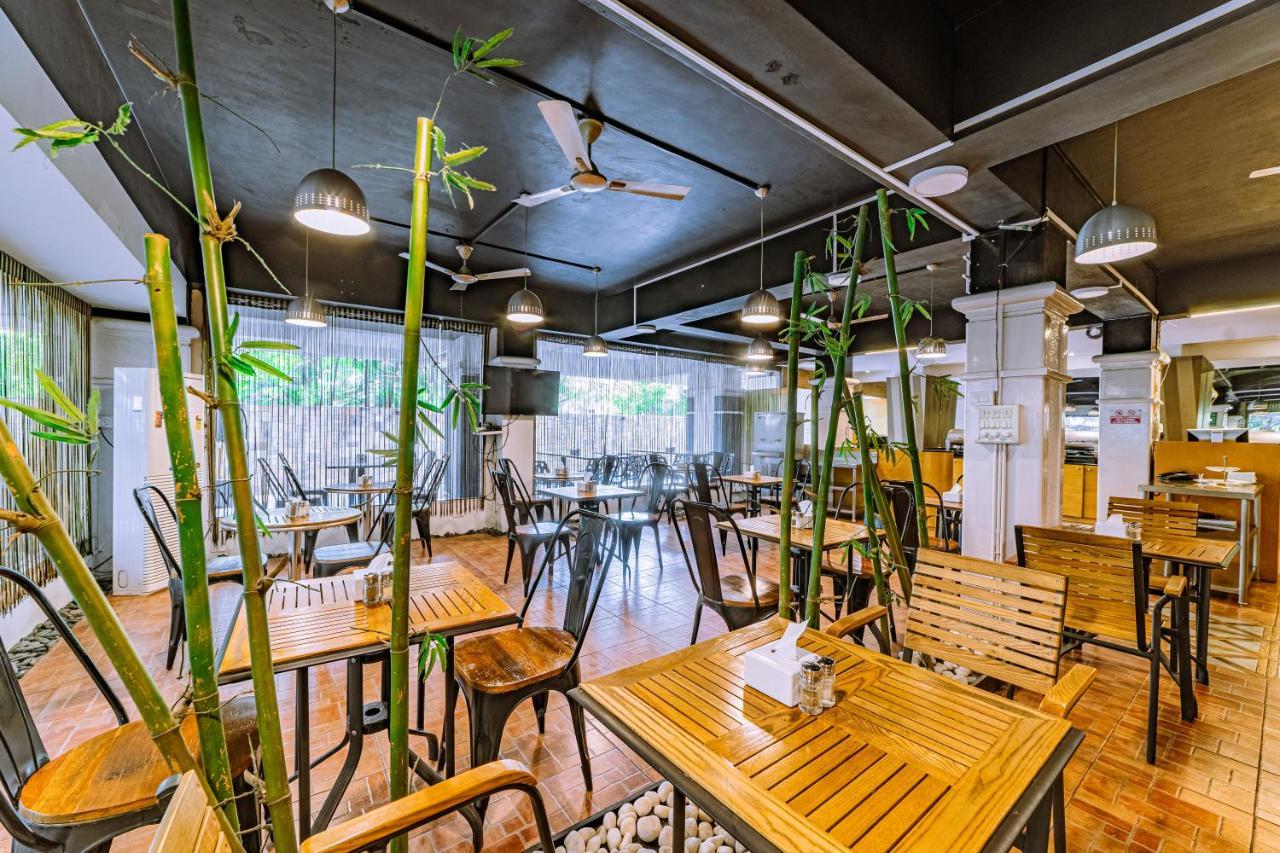 Hotel Athome , Whitefields, Kondapur Hyderabad Eksteriør billede
