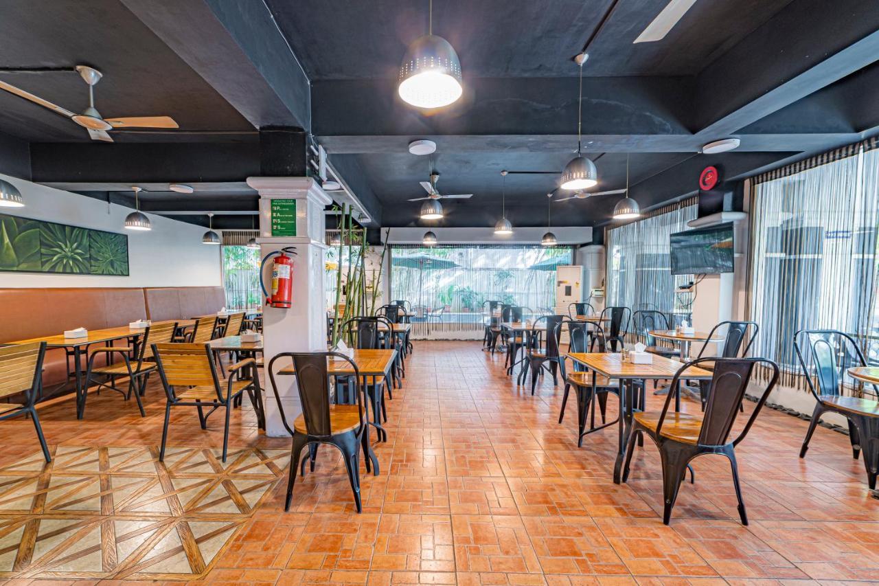 Hotel Athome , Whitefields, Kondapur Hyderabad Eksteriør billede